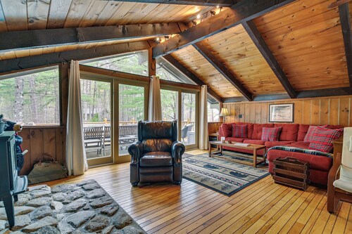 Walk to Cathedral Ledge Trails! Cozy Family Home