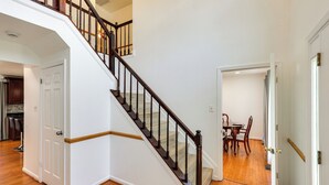 A staircase with a wooden handrail and white walls. - 1 Mi to Main St! Family-friendly Reisterstown Home (Reisterstown)