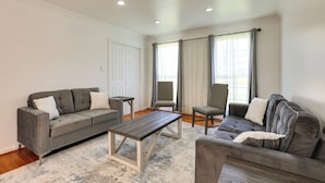 A living room with a grey sofa, a coffee table, and two armchairs. - 1 Mi to Main St! Family-friendly Reisterstown Home (Reisterstown)