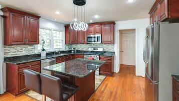 House (4 Bedrooms) | Interior
