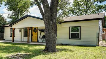 House (2 Bedrooms) | Front of property