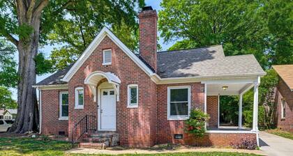 Charlotte Home 2 Mi to Center City: Free Parking!