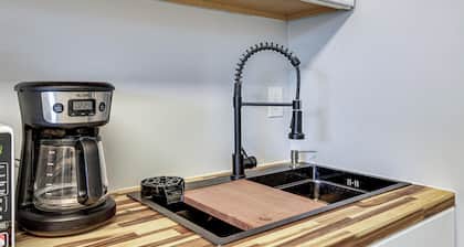 3 Mi to Dtwn: Pet-friendly Studio in Huntsville