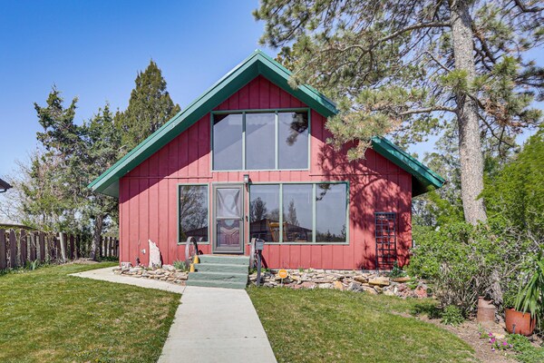 Private Deck + Hot Tub: Central Dickinson Home - North Dakota