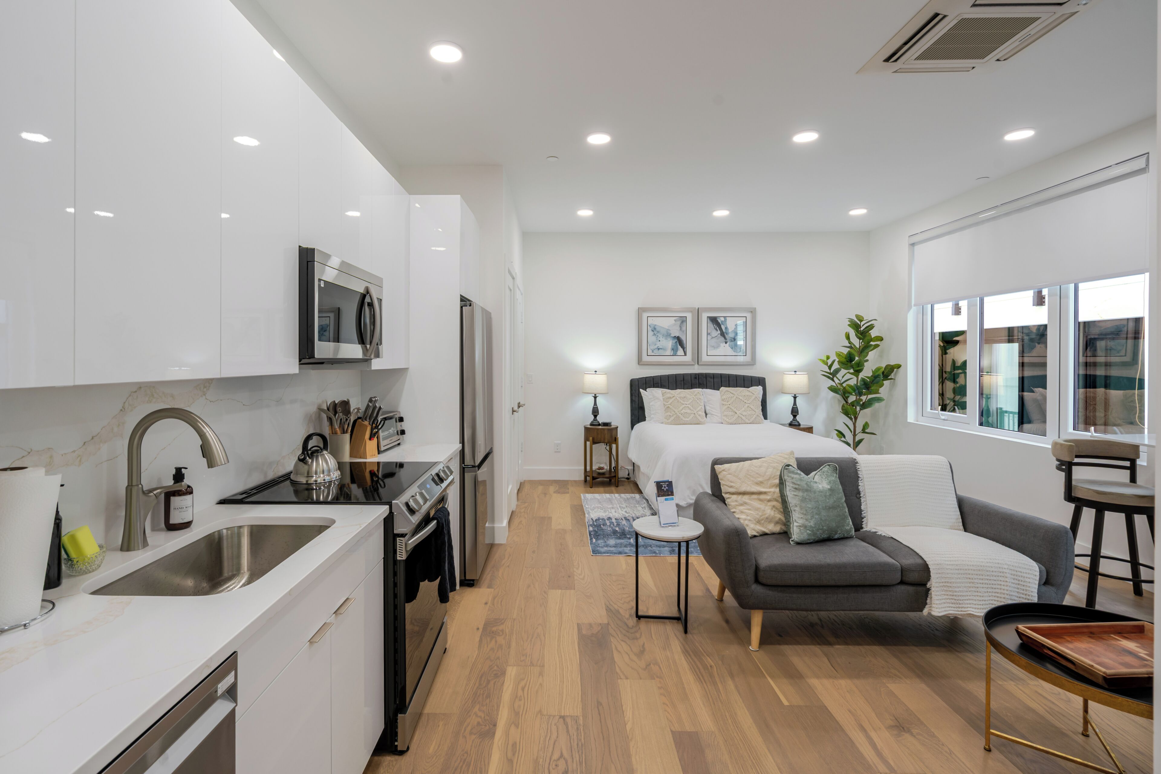 Fridge, oven, stovetop, dishwasher