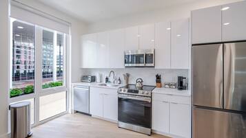 Coffee/tea maker, fridge, microwave, oven