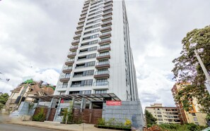Exterior - Cozy 1-bedroom apartment with AC/Swimming Pool/Gym/Kids PlayArea in Nairobi (Nairobi)