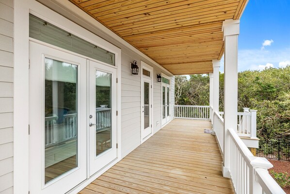 Terrace/patio - Oceanside Home with Elevator in Atlantic Beach, NC! (Once Upon a Tide) (Atlantic Beach)