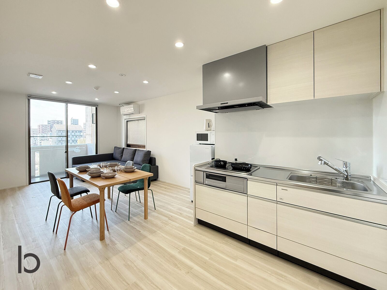 City Apartment | Private kitchen | Fridge, microwave, stovetop, cookware/dishes/utensils