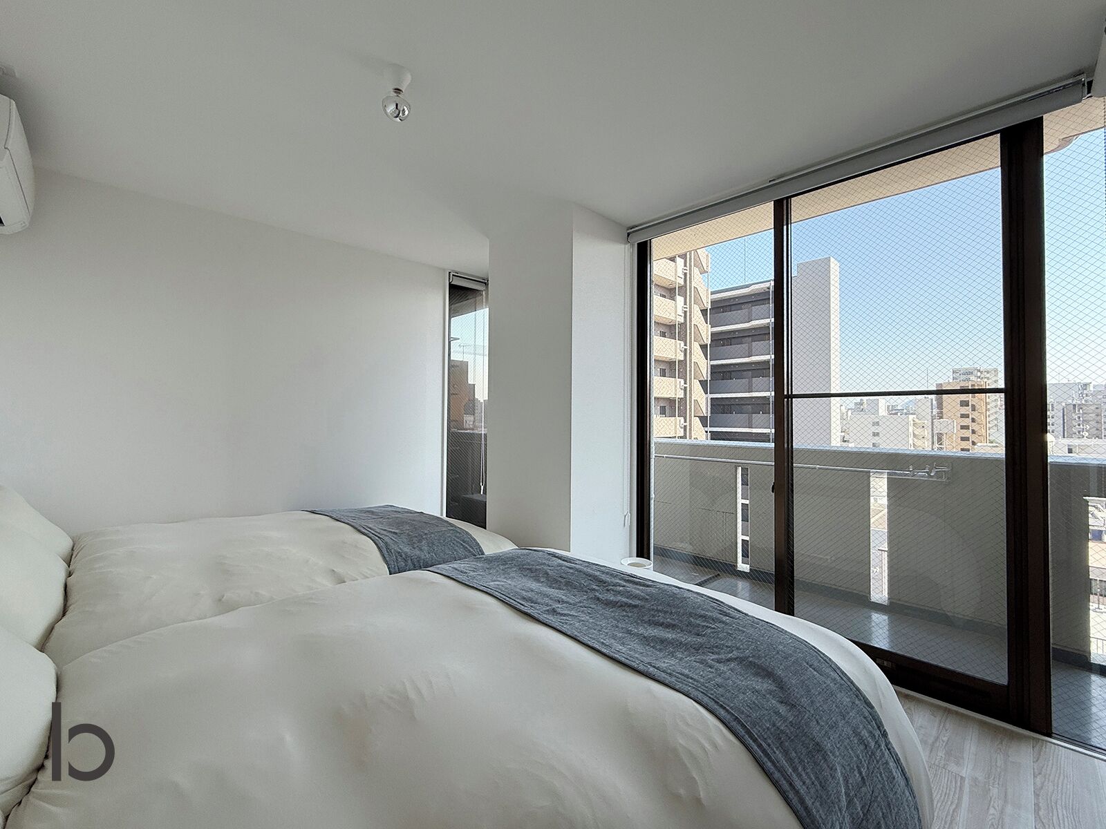 Apartamento City | Escritorio y espacio para trabajar con un portátil