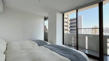 City Apartment | Desk, laptop workspace, iron/ironing board, free WiFi