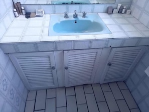 Shared Dormitory, 1 Bedroom | Bathroom - Room-charming Lodge Room in Sandton With (Johannesburg)