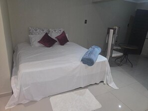 1 bedroom - Room-charming Studio Retreat in the Hear (Johannesburg)