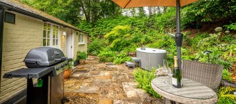 Beautifully Renovated Edwardian Gatehouse in Private Historic Country Estate