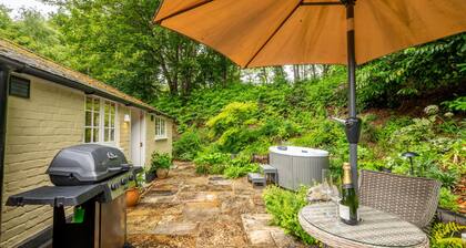 Beautifully Renovated Edwardian Gatehouse in Private Historic Country Estate