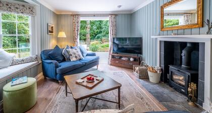 Exceptional woodland cottage in Constable Country - Cosgrove Lodge