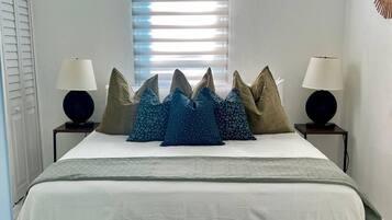 Iron/ironing board, bed sheets