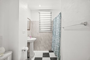 Shower, towels - Cozy San Juan Stay | Near Airport & Old San Juan (San Juan)