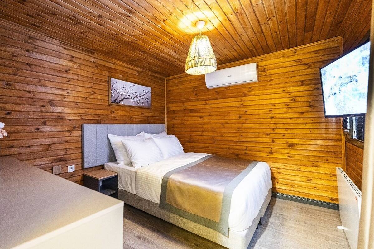 Family Room | Free WiFi