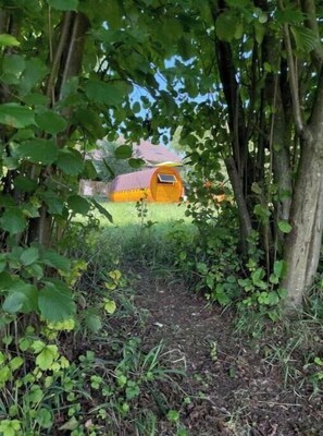 Property grounds - Sleeping barrel Wiesenzauber - Heatable nature retreat by the stream (Petersberg)