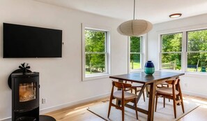 Dining - 3-bedroom retreat in beautiful Sag Harbor (Sag Harbor)