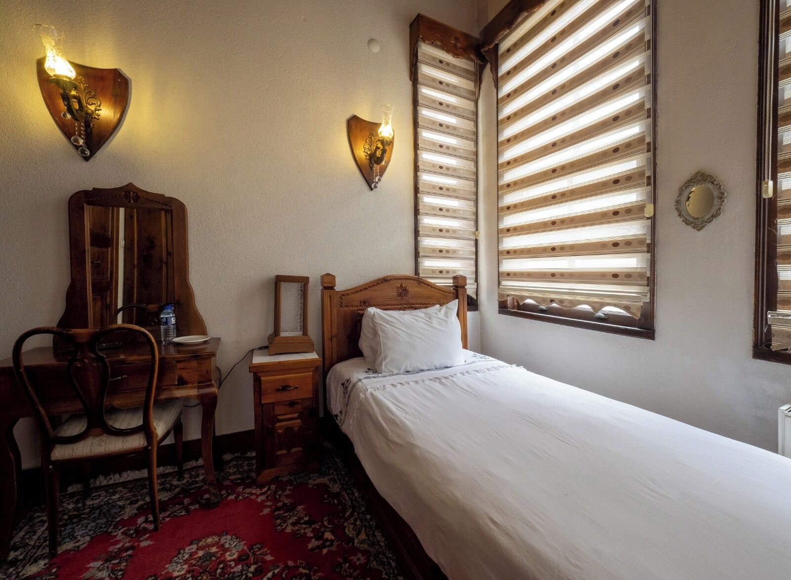 Single Room | Desk, laptop workspace, free WiFi