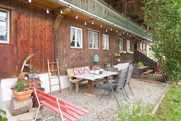 Outdoor dining