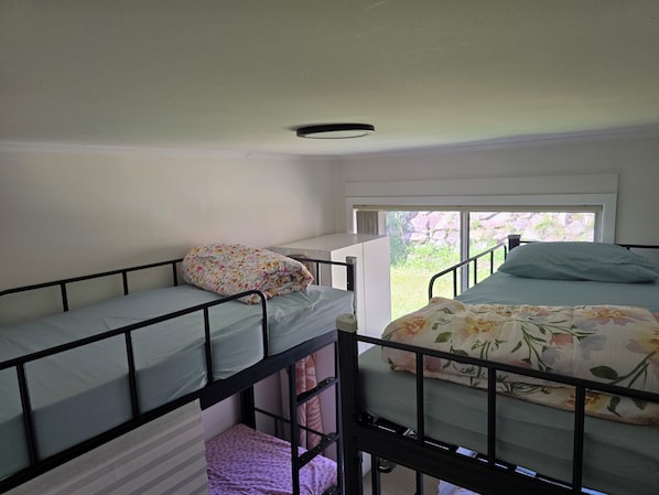 Iron/ironing board, free WiFi, bed sheets