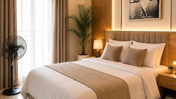 Tweepersoonskamer, privébadkamer, uitzicht op de stad | Italiaanse Frette-lakens, luxe beddengoed, een bureau