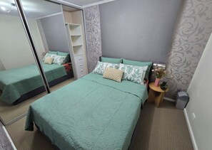 Room - Book a Bed in 6 Beds Mixed Dormitory (Ashcroft)