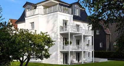 Modern apartment with large balcony I Parking space I Netflix I Central at the Kurpark