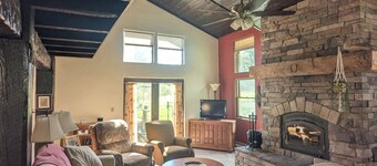 The Bean Station Escape~ Private 25 acres near Keuka Lake and pet friendly!