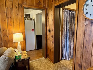 Interior - Beautiful 3-bedroom cabin in pleasant Custer for a relaxing stay (Custer)