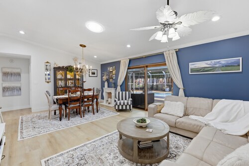 Poolside Family Paradise-pet Friendly-near Airport 3 Bedroom Home