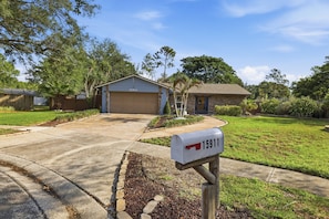 Exterior - Poolside Family Paradise-pet Friendly-near Airport 3 Bedroom Home (Tampa)