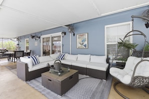 Terrace/patio - Poolside Family Paradise-pet Friendly-near Airport 3 Bedroom Home (Tampa)