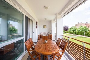 Apartamento, 3 quartos, sacada, vista para o jardim | Sacada