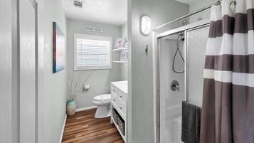 House, 2 Bedrooms | Bathroom | Towels