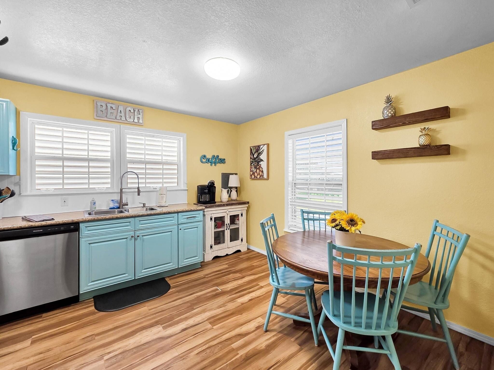 House, 2 Bedrooms | Dining