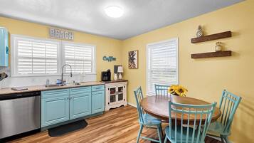 House, 2 Bedrooms | Dining