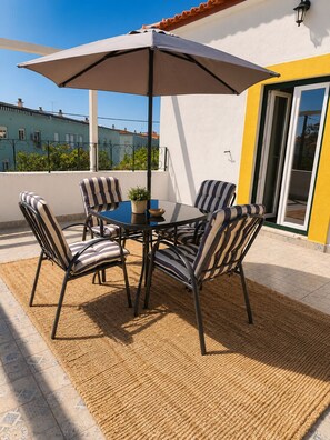 Family Quadruple Room | Outdoor dining