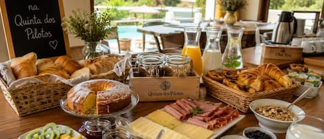 Free daily continental breakfast