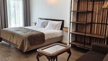 In-room safe, blackout curtains, free WiFi