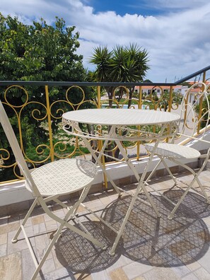 Outdoor dining - Quinta dos Pilotos (Caparica)