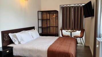 Standard Double Room, Garden View | Peti besi dalam bilik, langsir/tirai gelap terus, Wi-fi percuma