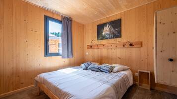 3 bedrooms, iron/ironing board, WiFi