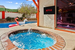 Pool - All in One, Heated Pool/Hot Tub, Movie Theater, Game Room & Gym, near The Strip (Las Vegas)