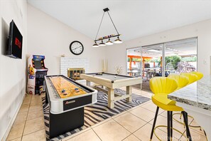 Game room - All in One, Heated Pool/Hot Tub, Movie Theater, Game Room & Gym, near The Strip (Las Vegas)