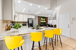 Private kitchen - All in One, Heated Pool/Hot Tub, Movie Theater, Game Room & Gym, near The Strip (Las Vegas)