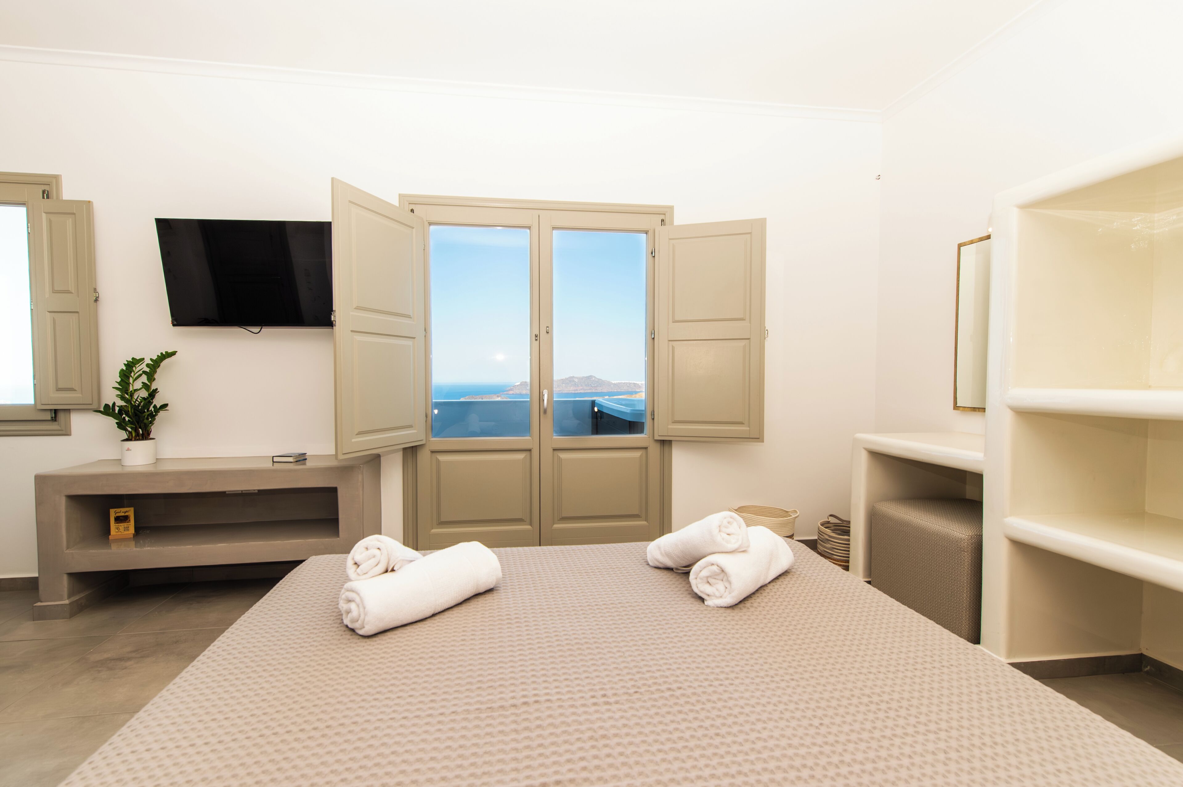 Suite Deluxe, balcon, vue mer | Literie de qualité supérieure, rideaux occultants, chambres insonorisées